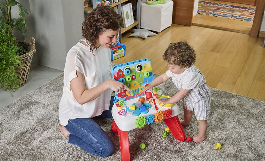 https://www.chicco.be/dw/image/v2/BJJJ_PRD/on/demandware.static/-/Sites-Chicco-Belgium-Library/nl_BE/dwa0294e11/site/05-Categoriepagina/HG/Jouets/Hero Image Video Banner/toys-category-page-banner-ordi.jpg